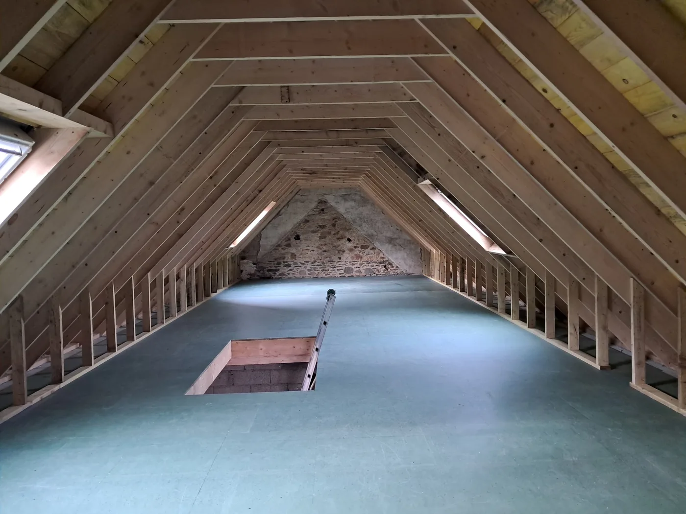 Charpente et aménagement de combles isolés à Plouescat — Coat-Amis Charpente